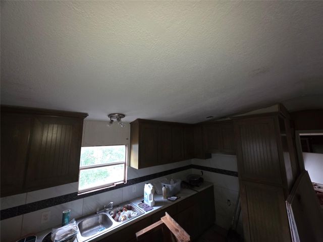 1302 N Lake Dr, Splendora, TX 77372