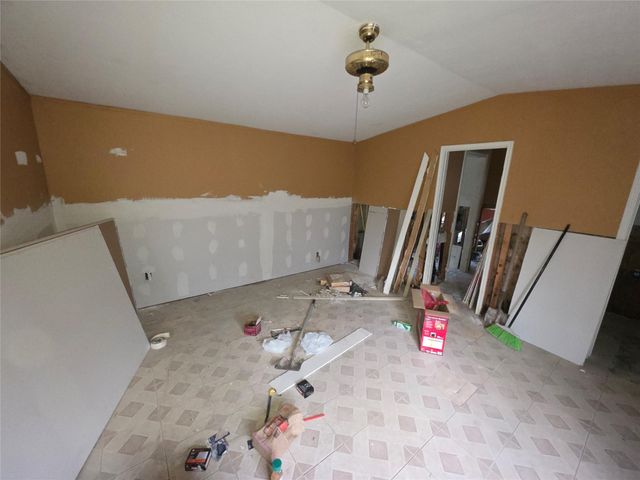 1302 N Lake Dr, Splendora, TX 77372