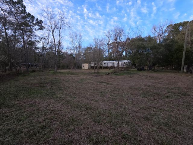 1302 N Lake Dr, Splendora, TX 77372