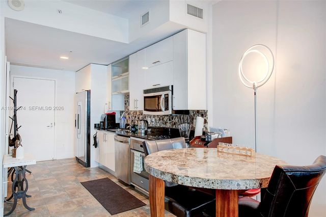 60 SW 13th St 2820, Miami, FL 33130