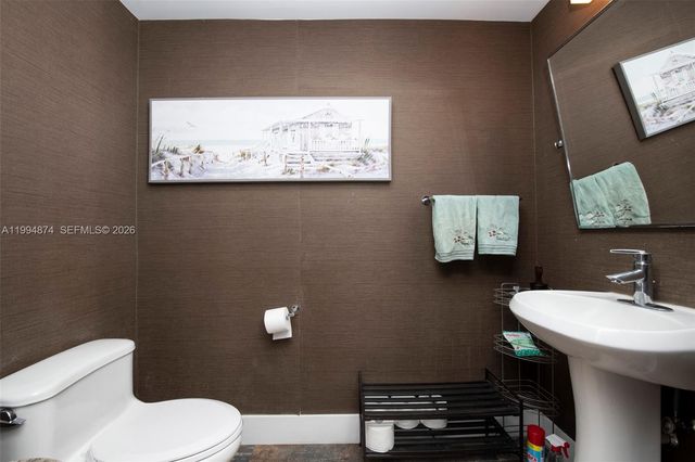 60 SW 13th St 2820, Miami, FL 33130