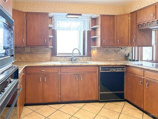 319 Winchester Drive, New Hartford, NY 13413