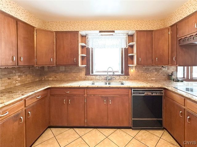 319 Winchester Drive, New Hartford, NY 13413