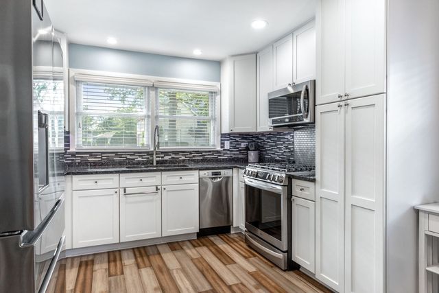 2401 Mayfair Avenue, Westchester, IL 60154