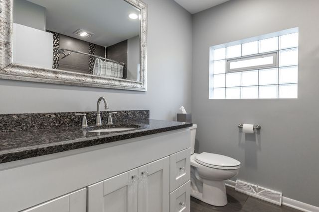 2401 Mayfair Avenue, Westchester, IL 60154