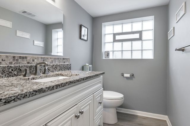 2401 Mayfair Avenue, Westchester, IL 60154