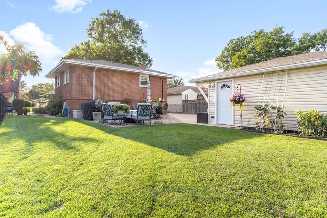 2401 Mayfair Avenue, Westchester, IL 60154