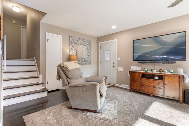 2401 Mayfair Avenue, Westchester, IL 60154