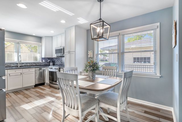 2401 Mayfair Avenue, Westchester, IL 60154