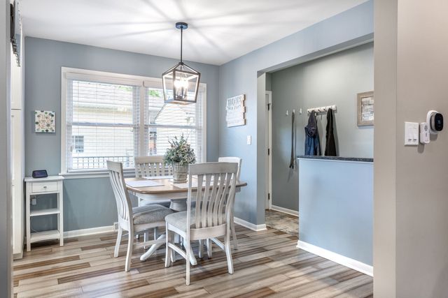 2401 Mayfair Avenue, Westchester, IL 60154