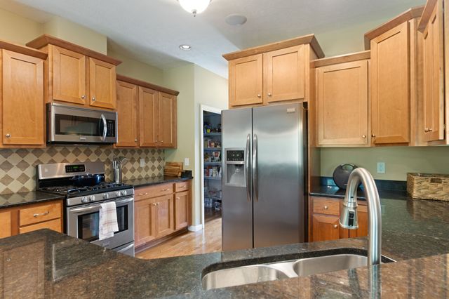 157 Lakepointe Rd, La Vergne, TN 37086