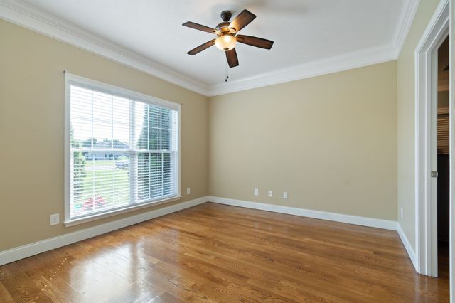 157 Lakepointe Rd, La Vergne, TN 37086