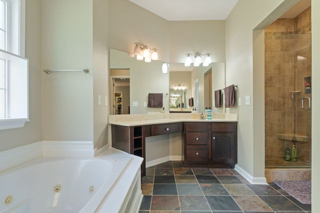 157 Lakepointe Rd, La Vergne, TN 37086