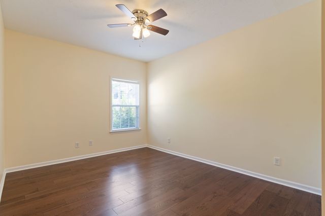 157 Lakepointe Rd, La Vergne, TN 37086