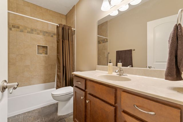 157 Lakepointe Rd, La Vergne, TN 37086