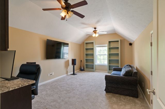 157 Lakepointe Rd, La Vergne, TN 37086