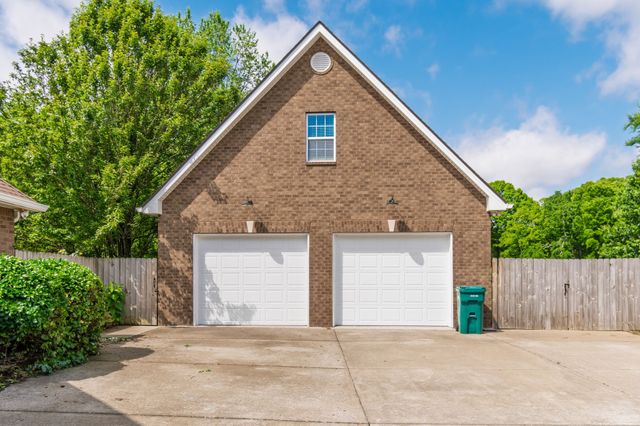 157 Lakepointe Rd, La Vergne, TN 37086