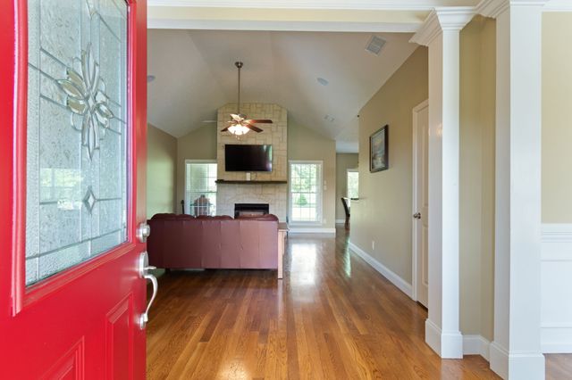 157 Lakepointe Rd, La Vergne, TN 37086