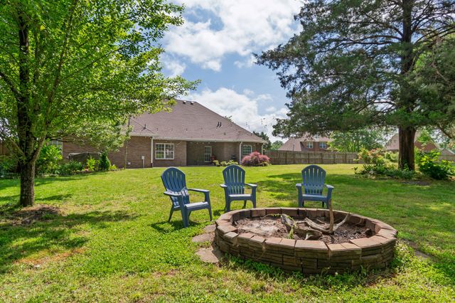 157 Lakepointe Rd, La Vergne, TN 37086