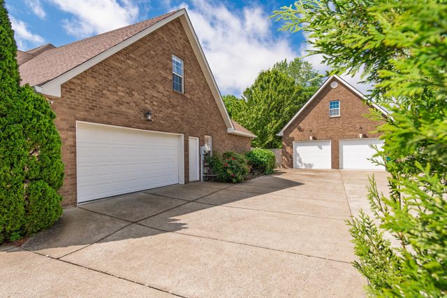 157 Lakepointe Rd, La Vergne, TN 37086
