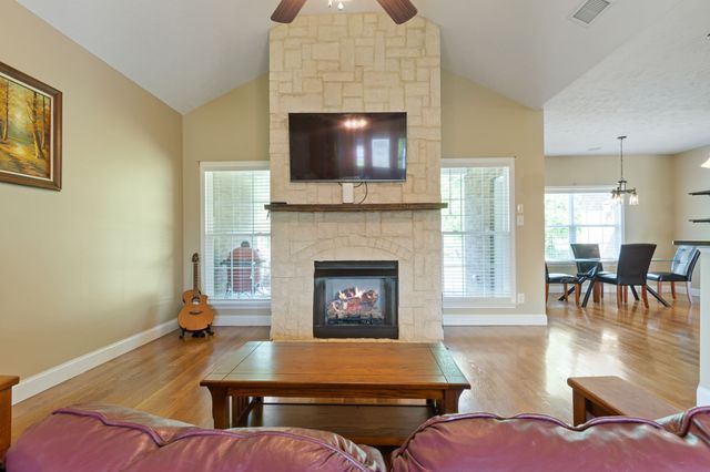 157 Lakepointe Rd, La Vergne, TN 37086