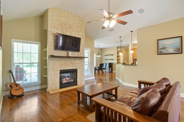 157 Lakepointe Rd, La Vergne, TN 37086
