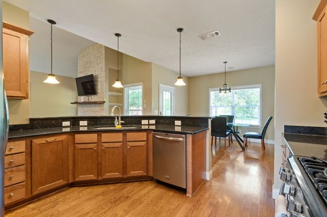 157 Lakepointe Rd, La Vergne, TN 37086