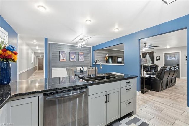 2610 Riverside Drive, Lexington, NC 27292