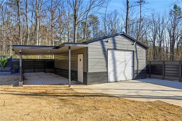 2610 Riverside Drive, Lexington, NC 27292