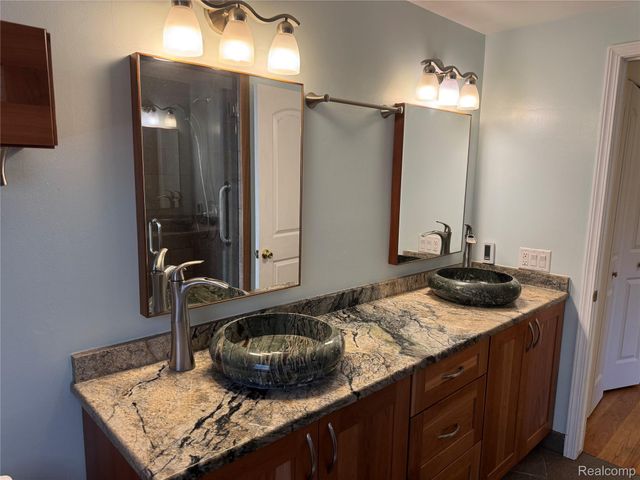 37502 Ladywood Street, Livonia, MI 48154