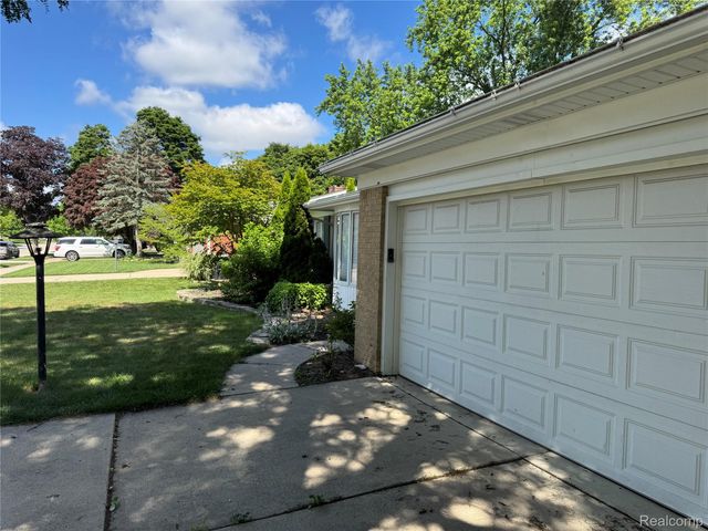 37502 Ladywood Street, Livonia, MI 48154