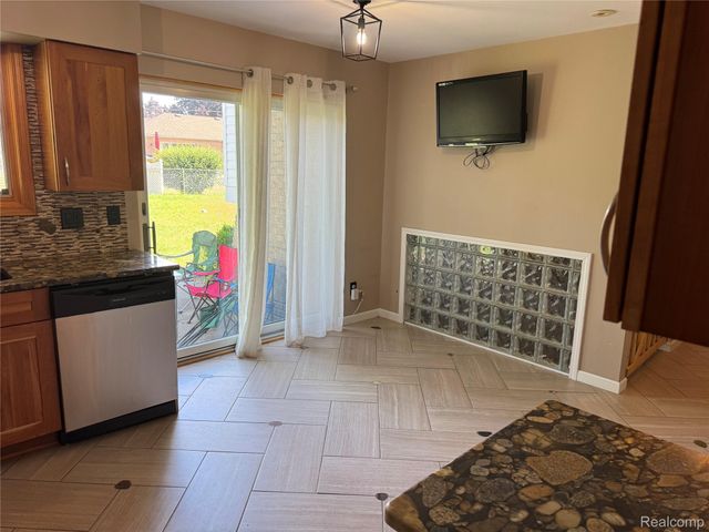 37502 Ladywood Street, Livonia, MI 48154