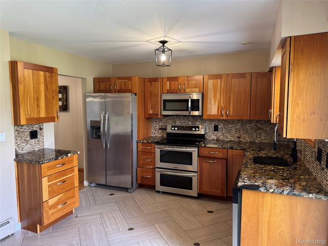 37502 Ladywood Street, Livonia, MI 48154