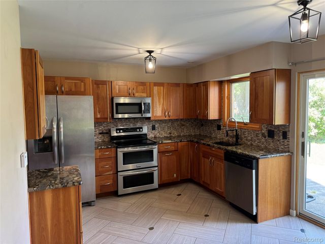 37502 Ladywood Street, Livonia, MI 48154