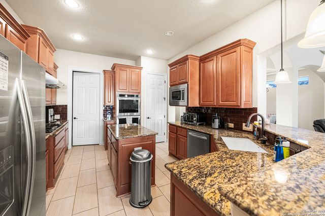 24510 Via Vizcaya, San Antonio, TX 78260