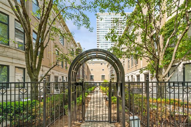 1738 S Indiana Avenue, Chicago, IL 60616