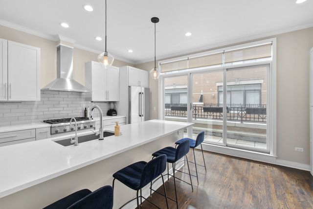 1738 S Indiana Avenue, Chicago, IL 60616