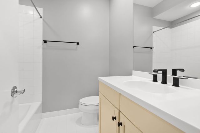 1738 S Indiana Avenue, Chicago, IL 60616