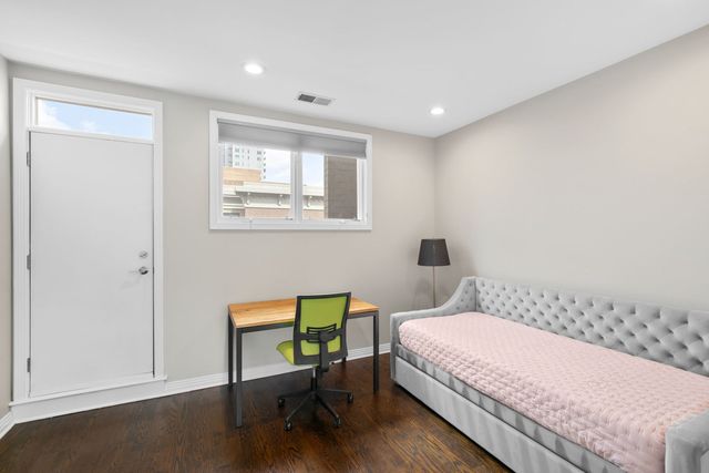 1738 S Indiana Avenue, Chicago, IL 60616