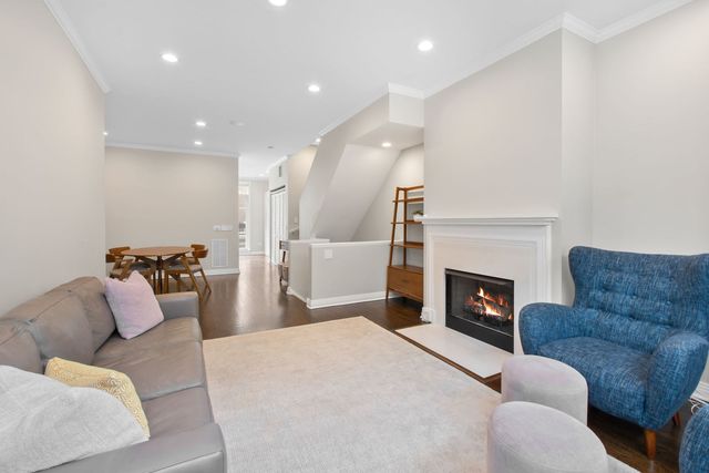 1738 S Indiana Avenue, Chicago, IL 60616