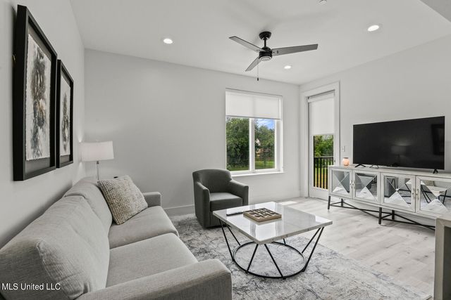 1302 Magnolia Street, 109, Gulfport, MS 39501