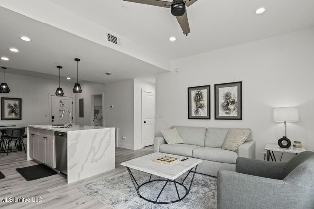 1302 Magnolia Street, 109, Gulfport, MS 39501