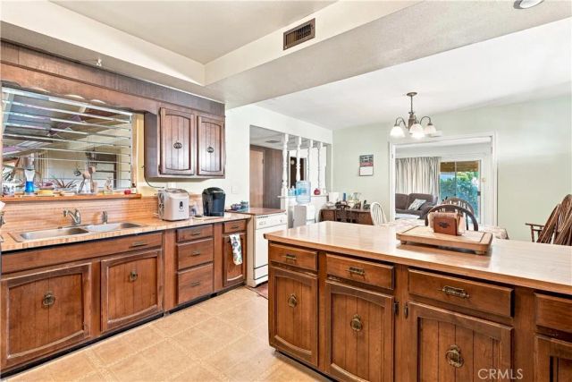 6222 Chickasaw Dr, Westminster, CA 92683