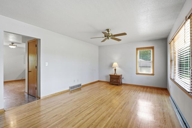 11018 Rich Valley Boulevard, Inver Grove Heights, MN 55077