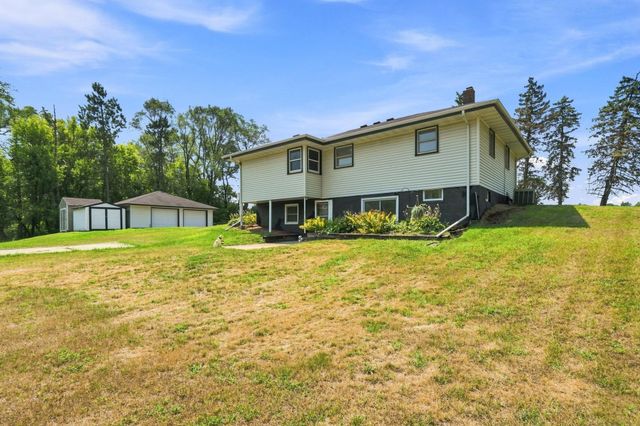 11018 Rich Valley Boulevard, Inver Grove Heights, MN 55077