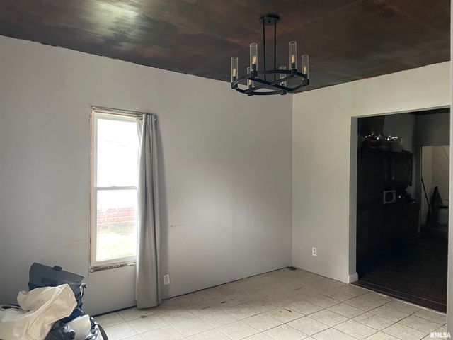 803 W MACQUEEN Avenue, Peoria, IL 61604