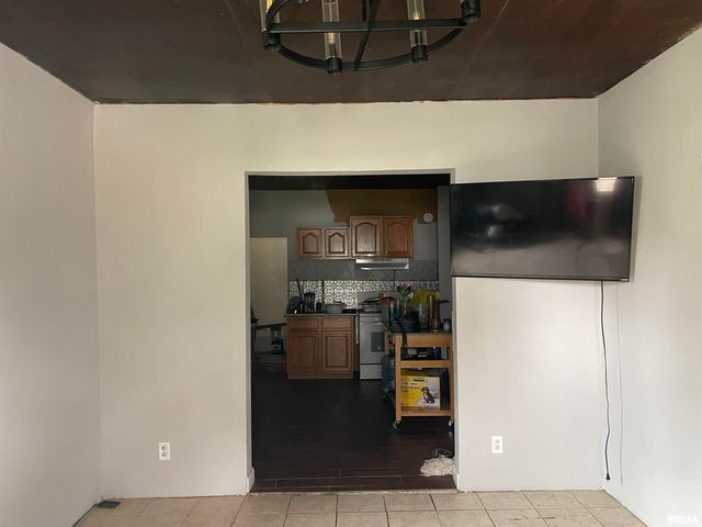 803 W MACQUEEN Avenue, Peoria, IL 61604