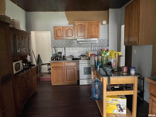 803 W MACQUEEN Avenue, Peoria, IL 61604