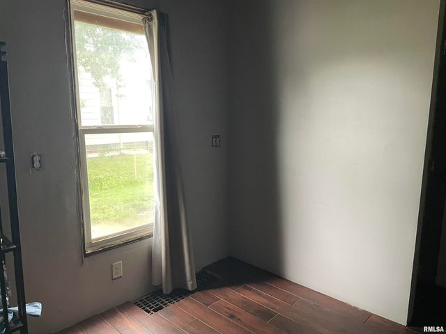 803 W MACQUEEN Avenue, Peoria, IL 61604