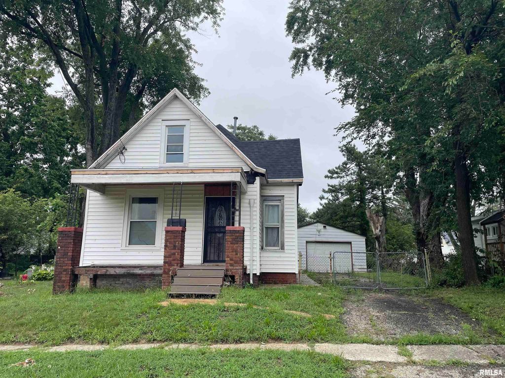 803 W MACQUEEN Avenue, Peoria, IL 61604